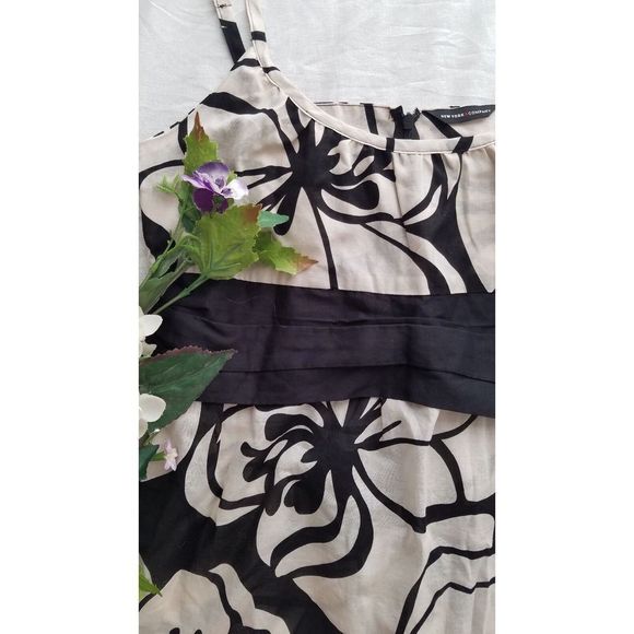 New York and Company Women's Size 8 Spaghetti Strap Black and Beige Top - Picture 1 of 10